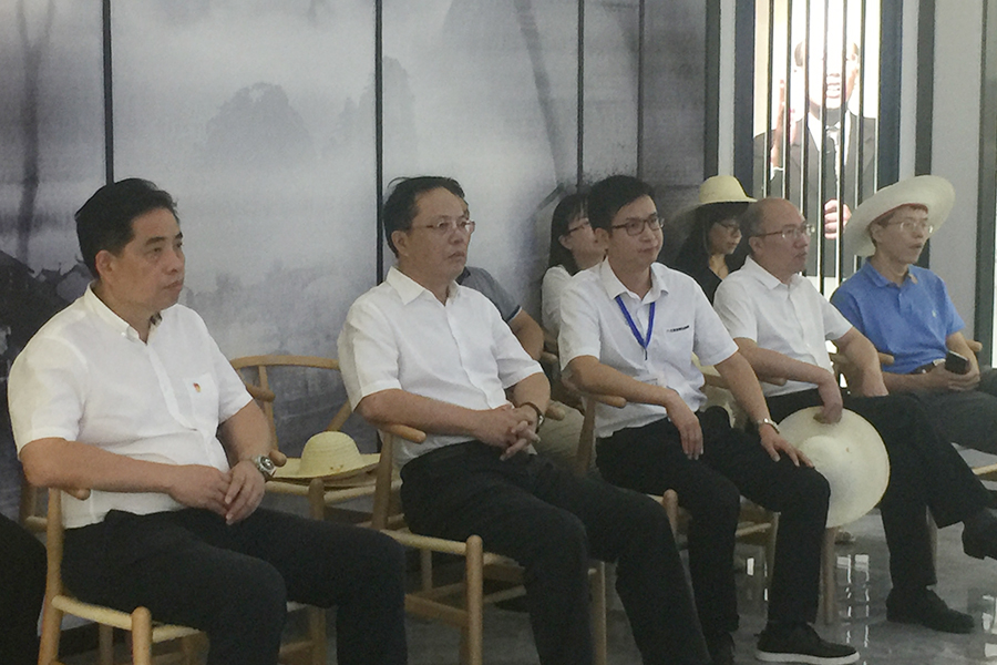 F:\2015-2018年OA文件 电视机媒体播放图设计\2018-OA文件 电视机媒体播放图设计\2018.07.31-中央党校副校长王东京考察调研北京资源幸运彩集团\04.JPG
